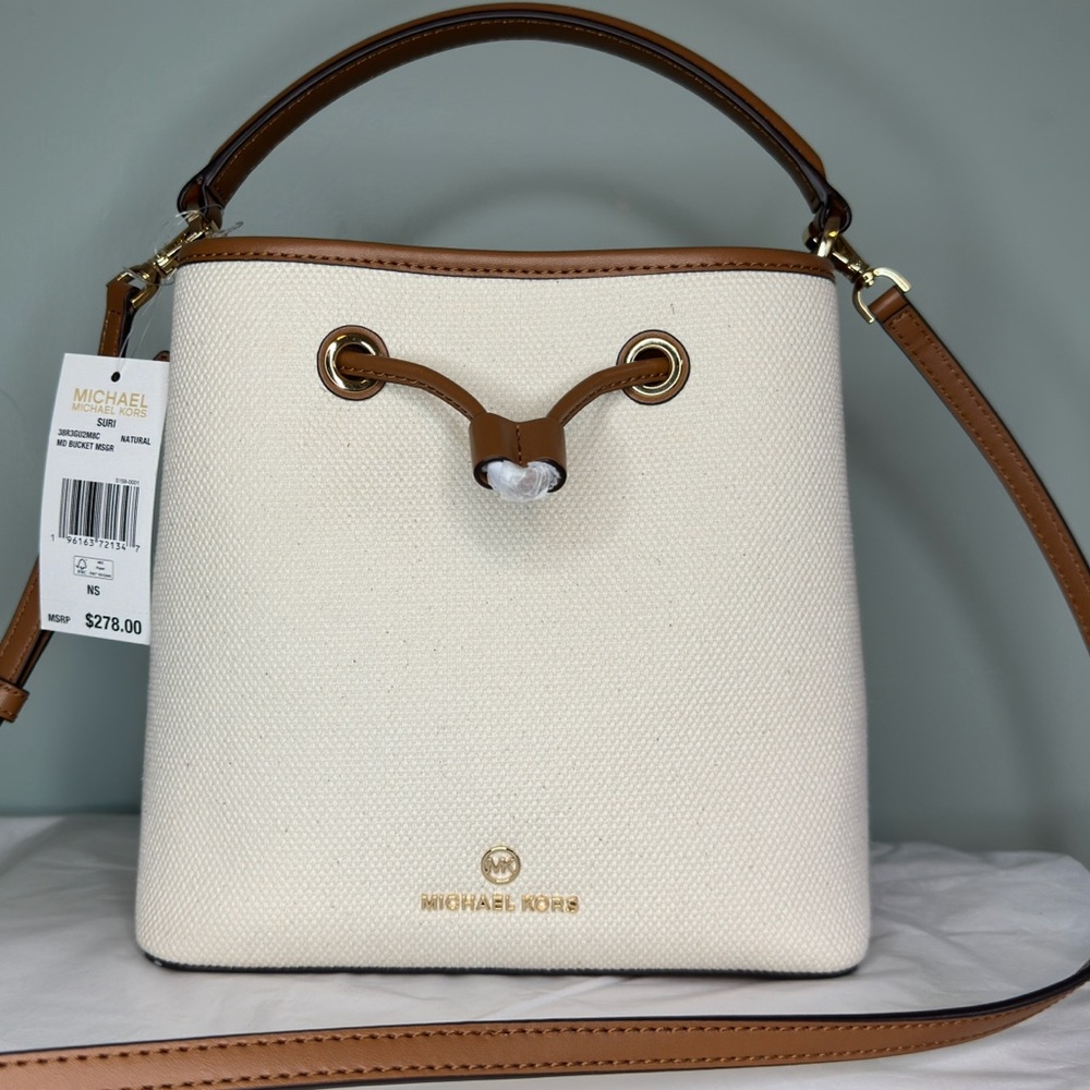 Michael Kors - Suri Natural Medium Bucket Messenger